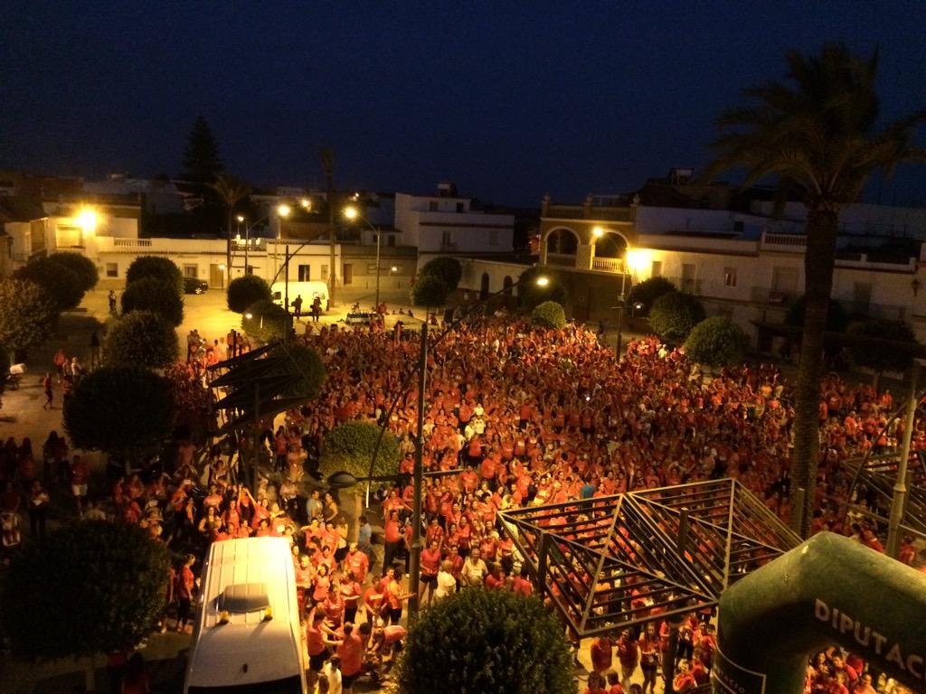 AytoElCuervo's tweet photo. No podía faltar la foto de familia de los #CorazonesGrandes de Las Cabezas,Trebujena, Lebrija, Cádiz, Jerez,El Cuervo http://t.co/8fXbRdiO2M