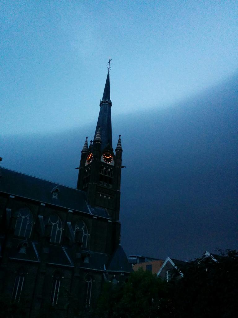 #onweer komt op #Schiedam aan.