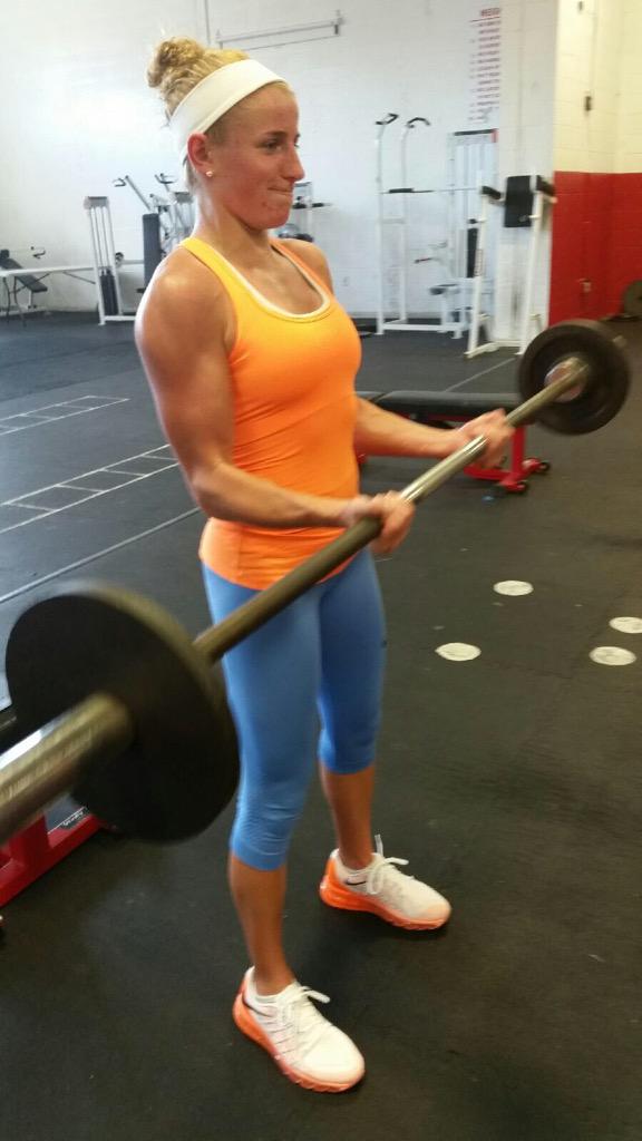 SRUWBB's tweet photo. Sr. guard, Erica Aiello getting her lift on in preparation for this upcoming season. #noneedtoflex #hardworkpaysoff http://t.co/jlRET1E9P8
