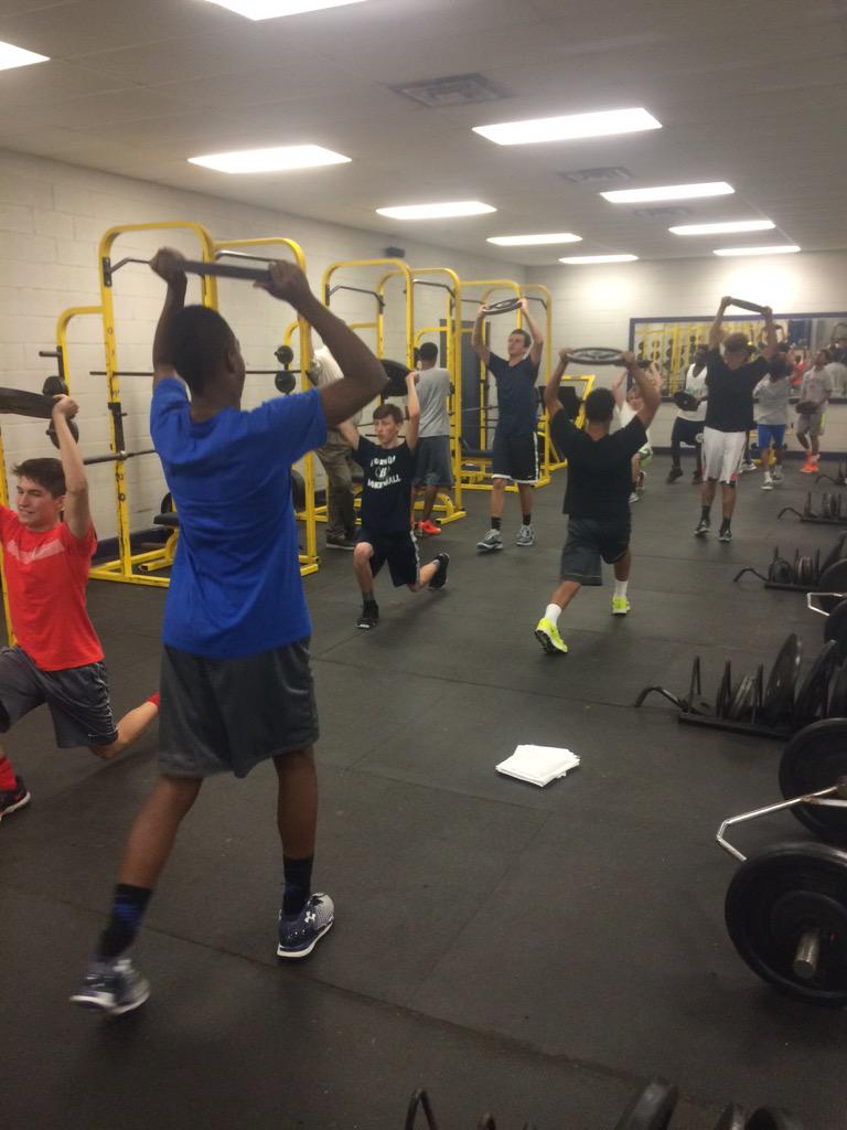 BuckhornHoops's tweet photo. Walking lunges today! #getstrongbucks http://t.co/QRX134ElCu