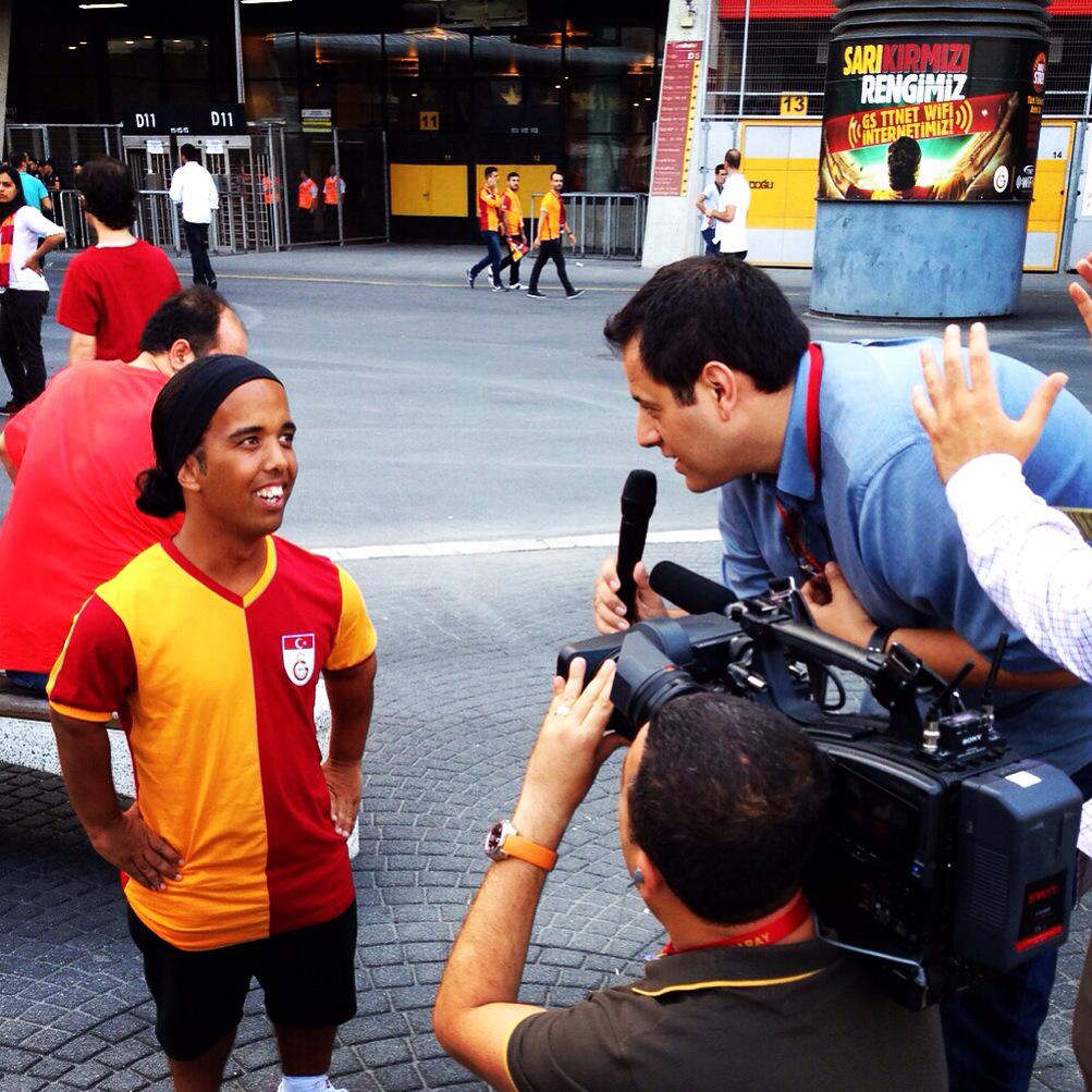 CihanDavan's tweet photo. #galatasaray #yeni #sezon #ve #yeni #transferleri #hakkında #TRTWorld #ile #yapmış #olduğum #röportaj 🎥🌎😊 @trtworld http://t.co/iEJIk4hoTZ