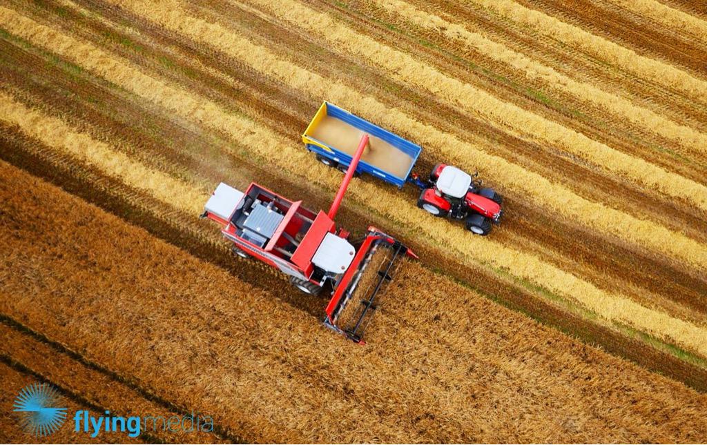 FlyingMediaUK's tweet photo. Well the sunshine was out today! Here are some photos for the #farmers out there #drone #farmlife #Befasthour #dji http://t.co/42Gk5eC92g