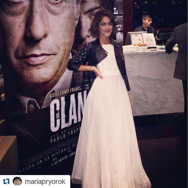 Hermosa #tinistoessel con #vestido de@mariapryorok en el #avantpremiere de #elclan acompañ… ift.tt/1Tx9IrX