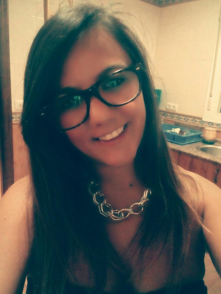 ely_sdg's tweet photo. Buenas noches!!!!
A descansar. Mañana ya viernes!!!!! http://t.co/Uvzl3uVan9