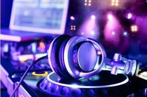 HorseshoeBmore's tweet photo. Get ready to shop till you drop and dance to the beat at DMV #DJMixathon with @BlvdofChic 8/15 from 12pm -8pm. http://t.co/lUOmYJFk5W