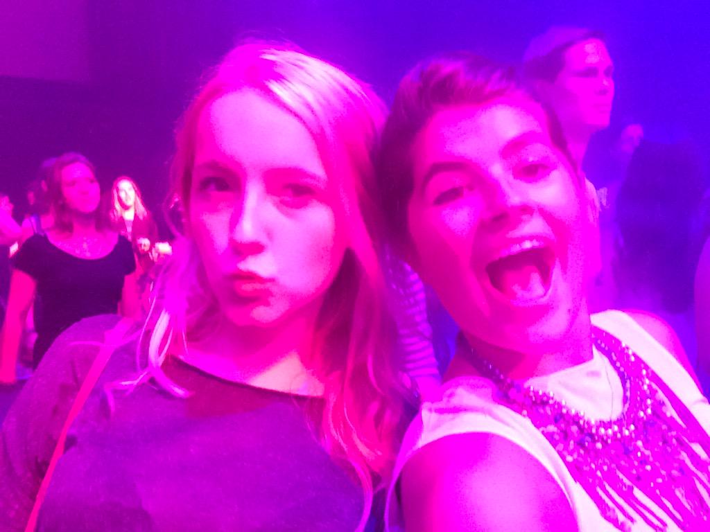 guussx's tweet photo. #UIT2015 IT ISSS http://t.co/ReNV28h1Ab