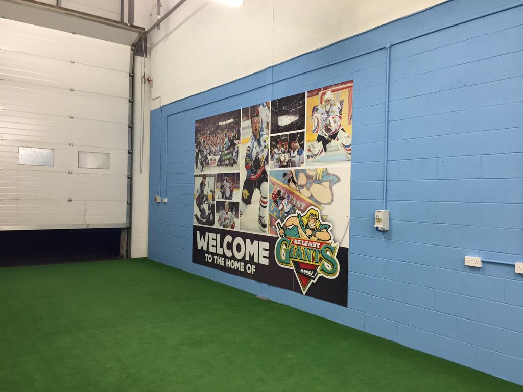 Can't think of a more appropriate sign in a more appropriate place <a href="/TPFBelfast/">TPFBelfast</a> Train like a PRO by the PROS!