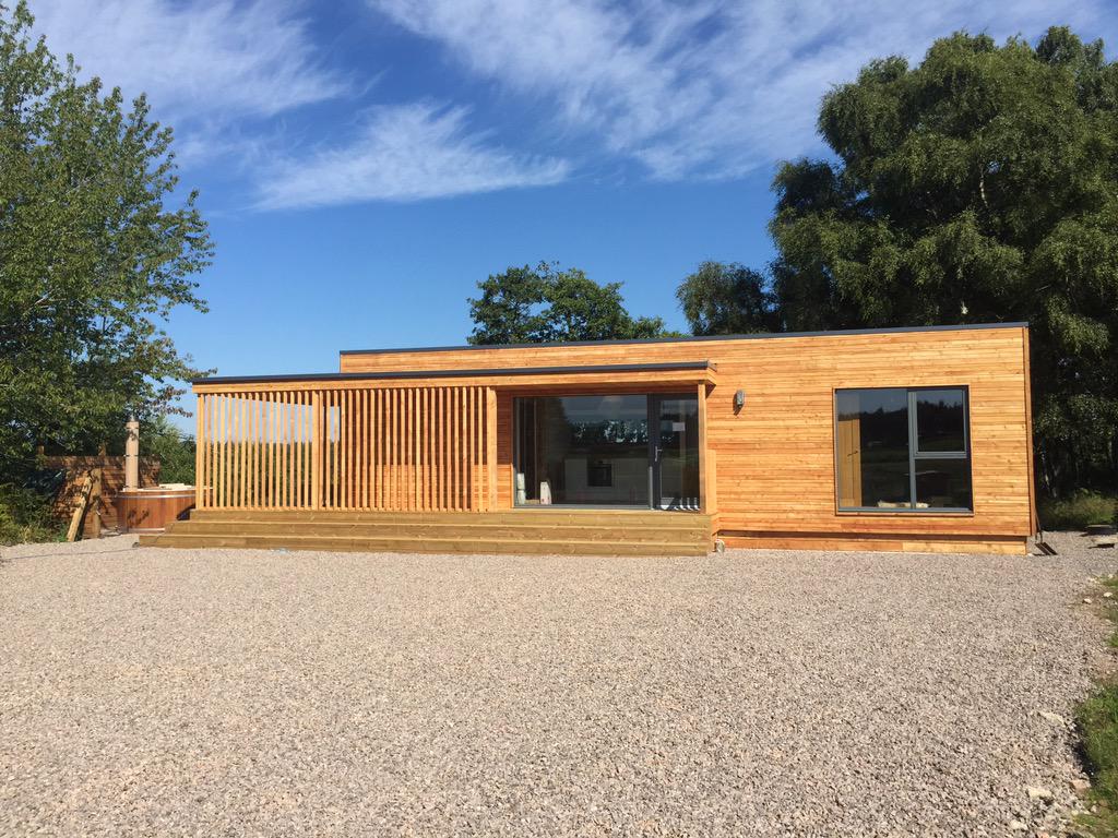CarbonDynamic's tweet photo. Great to meet up with you earlier @kate_kate641 and to see your #ECOstatic looking fantastic... #scottishlarch http://t.co/DabdMz2ssZ