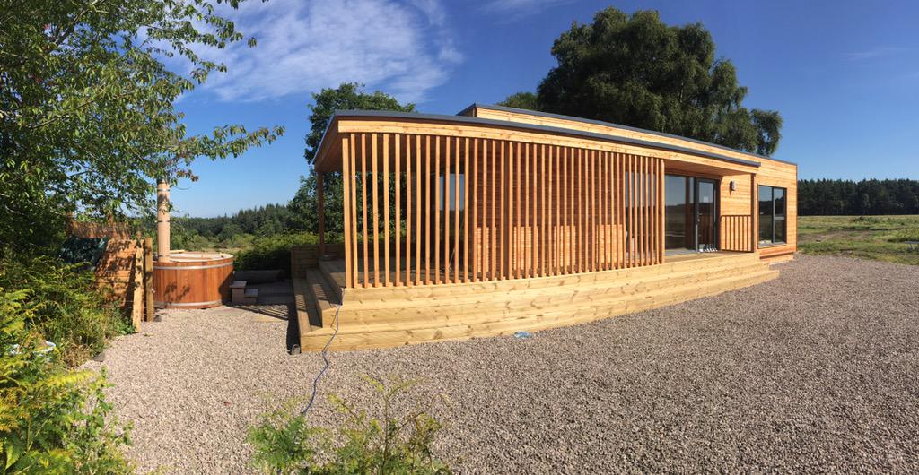 CarbonDynamic's tweet photo. Great to meet up with you earlier @kate_kate641 and to see your #ECOstatic looking fantastic... #scottishlarch http://t.co/DabdMz2ssZ