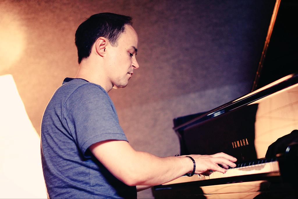 SonicVisuals's tweet photo. @Johnnykeys making the C5 sing @YamahaPianos http://t.co/tmwlHOpVEe