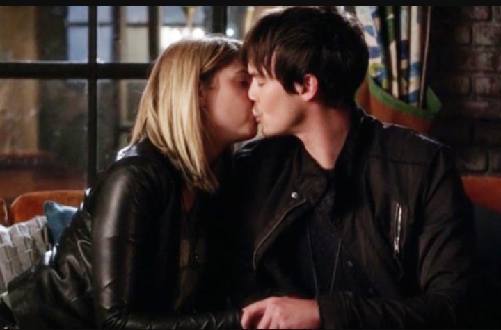 StilesBanshee_'s tweet image. The way they look at each other. And the way they kiss😍😍 @tylerjblackburn @AshBenzo @HalebConfession @ABCFpll