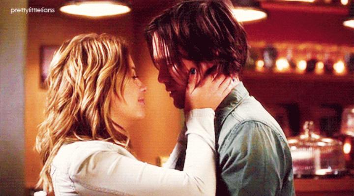 StilesBanshee_'s tweet image. The way they look at each other. And the way they kiss😍😍 @tylerjblackburn @AshBenzo @HalebConfession @ABCFpll