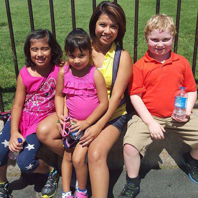 whphotos2013's tweet image. With my nieces and nephew. :) #familybound #missingJax #washingtonDC #whitehousephoto wh.4rum.eu