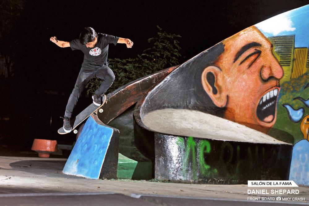 dropin_mx's tweet photo. Shepard detona con este #fsboard en un spot un tanto complicado, pero a la vez muy pintoresco #manguera #disfruta http://t.co/QfFRyVwksq