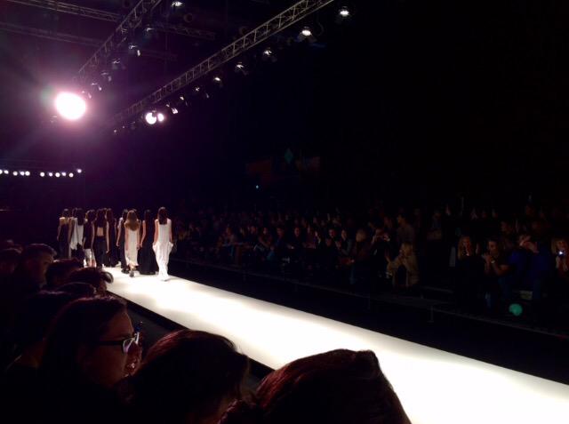 Una vez más <a href="/Urenko/">Urenko</a> sube a #PasarelaBA con un look urbano acentuando en azul y amarillo #BAFWeek