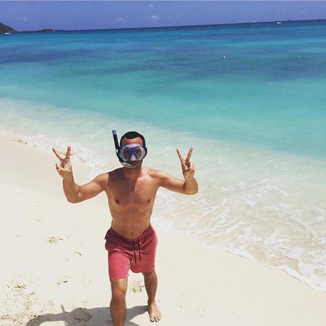 PalmIslandGre's tweet image. Scuba Steve?✌🏼💛🌊Throwing it back to the #ManzoMania honeymoon @kimbermanzo 😍 Share your fa… ift.tt/1J3gdr7