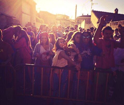 _CAD_music's tweet photo. Machacante RAVE la q nos espera el Sábado a las 8:00 d la mañana en la TALANKERA #putyourhandsup http://t.co/d4ItQNjncq