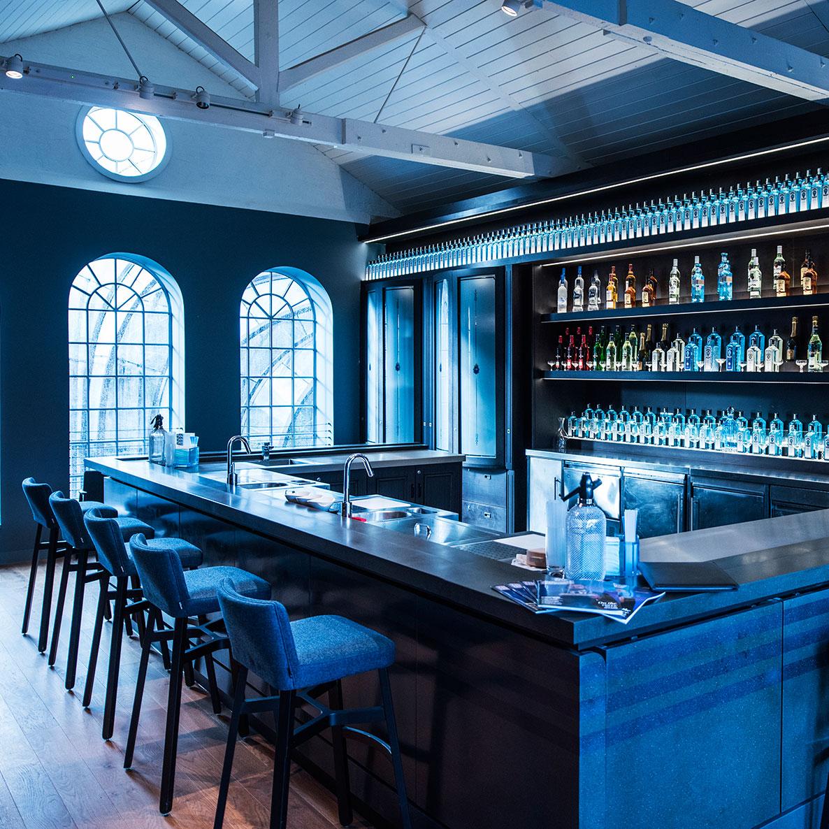 BombaySapphireA's tweet photo. Everyone has a creative essence, but it takes years of refinement to give it voice. #InsideBombay http://t.co/2Oi6ttBOoJ
