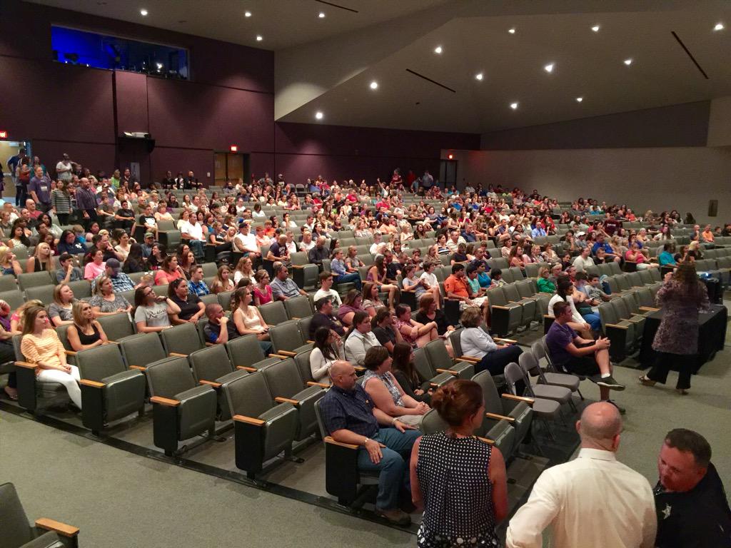 rrhsknights's tweet photo. Welcome to the Class of '19 for Freshmen Orientation. #NewKnights http://t.co/uC6L1xOQPY