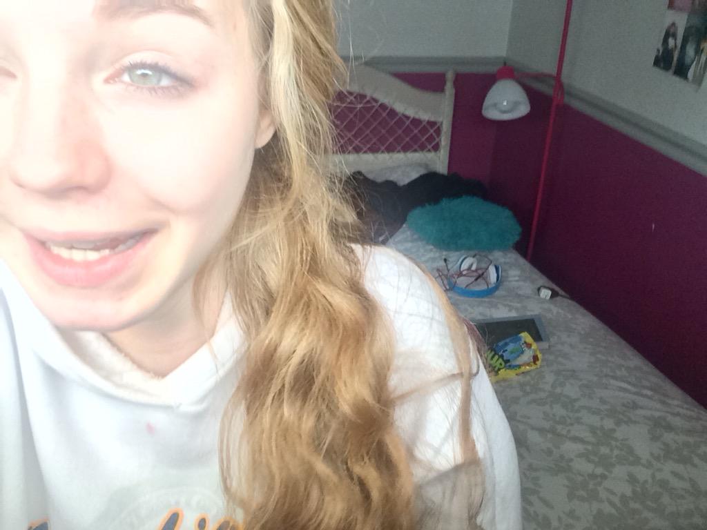 __saraaahhh_'s tweet image. #EmbarrassYourBestfriend  @_ashley_00_