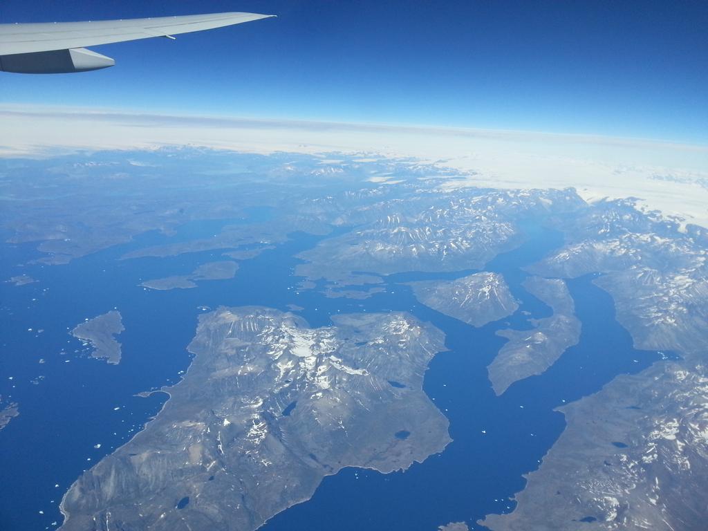 pshultgren's tweet photo. Amazing view of Greenland on our way home. http://t.co/8BokvWRQwN