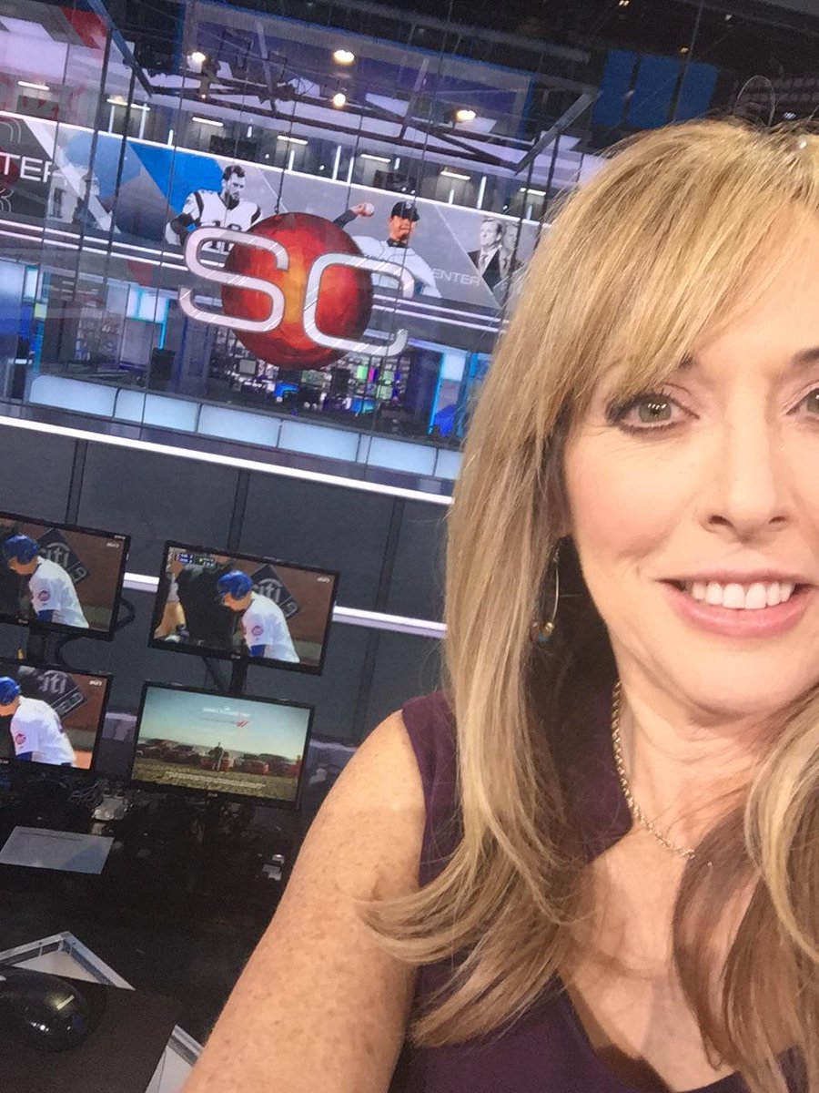 Linda Cohn On Twitter This Was Me During Breaks On Sportscenter