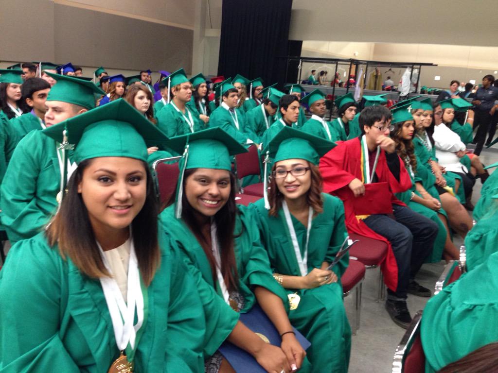 ColesHSPayne's tweet photo. @ColesHSPayne #ccisdgrads2015 http://t.co/u8KDHFf32R