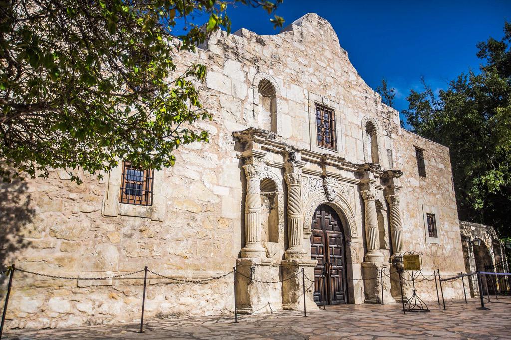 The #Alamo in San Antonio: a mission, a fortress, a dream. Love this place! <a href="/VisitSanAntonio/">Visit San Antonio</a>