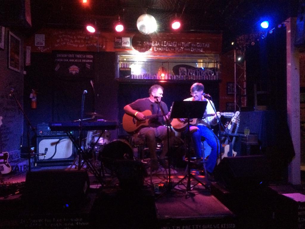 Ashtray is getting things started... Get out to <a href="/DeepSouthBar/">DeepSouthBar</a> now!