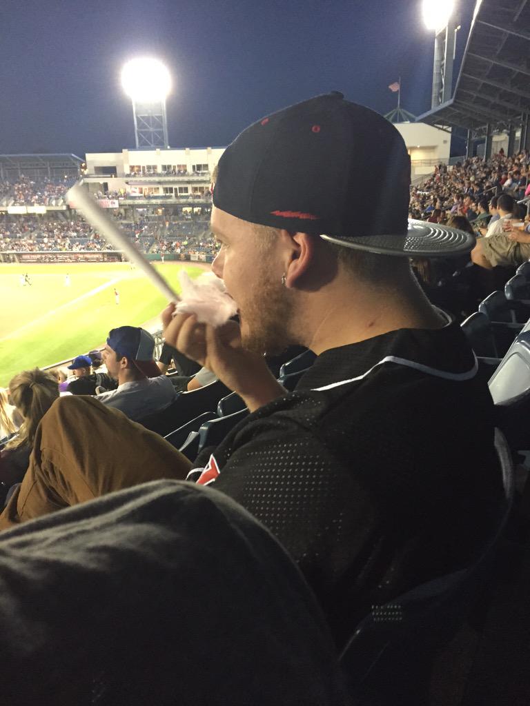 drax02497876's tweet photo. Cotton candy? No dad's been eating out Care Bears @TOOwhitePuma http://t.co/t7z2NmOP63