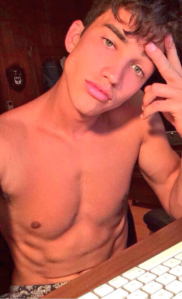 stonedxpapi's tweet image. chillin