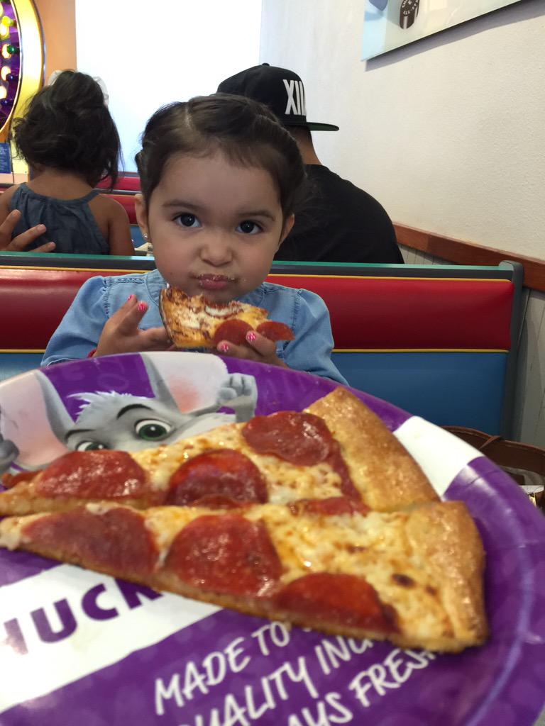 MandoFresko's tweet photo. Mood. 😏🍕 #TioMando http://t.co/z8VFGEHTRJ