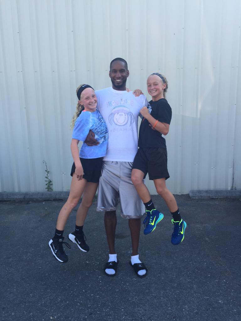 EmilyVenick's tweet image. KAM CAME BACK TODAY🏀💯😭 #FAV #annualpics #afterpractice