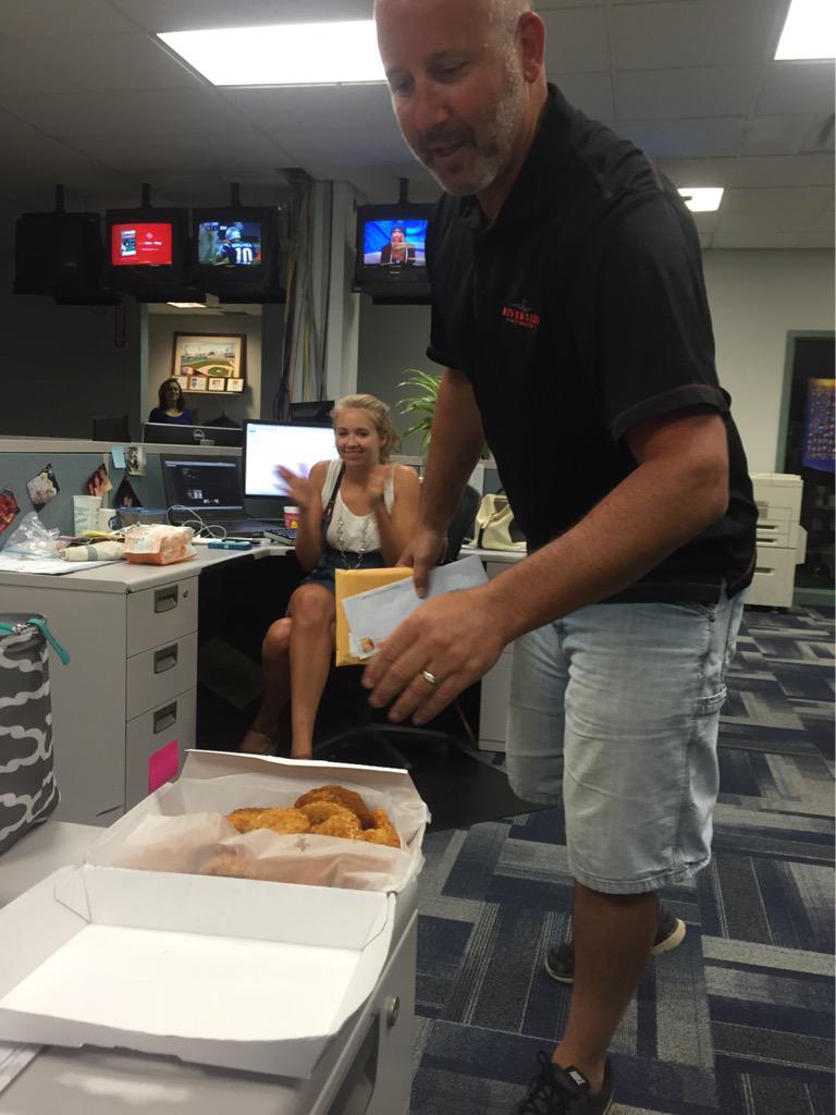 JessicaYario's tweet photo. It's a miracle!! @WCSHSPORTSGUY delivers in the clutch. He's on vacation, but still manages to deliver on #frynight http://t.co/MVJz84TQMT