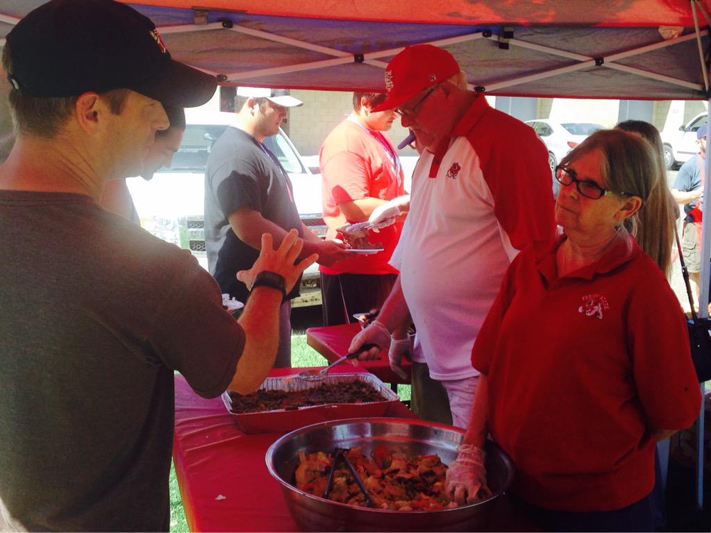 QBCBulldogs's tweet image. We love supporting our Bulldogs and feeding the team! Big thanks to the Dos Palos @lionsclubs #FallScrimmage #GoDogs