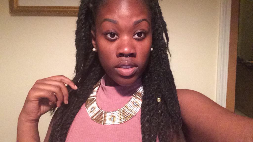 TropicBlueprint's tweet image. First nude lipstick that worked on ya girl! #Chocolateproblems #buteverybodyloveschocolate 😏🍫