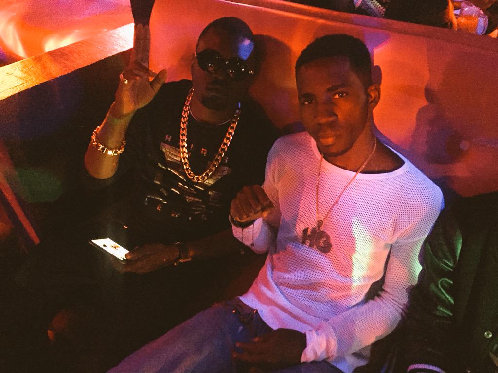 NgBling's tweet photo. Callé au #Bombafronightclub avec #ndoman !! Are u readyyyy!!!! #Tchapi #handsup http://t.co/So05lOOhvx