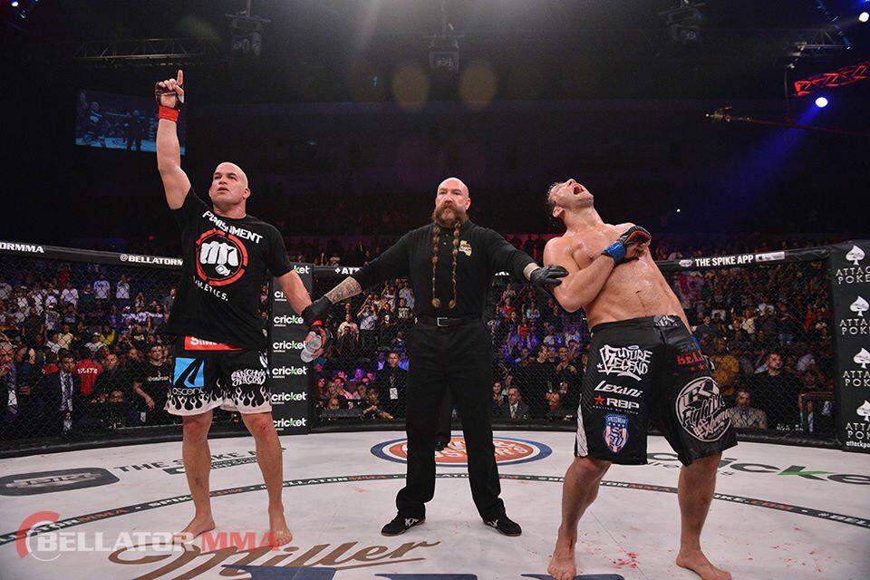 #TBT: At #Bellator131, the people's champ @titoortiz made it two straight in the cage. | #DYNAMITE1 9/19 on @spike!