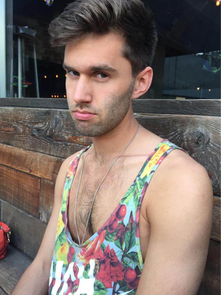 kirstin's tweet photo. YOU HEARD IT FROM HIM!!! @JeremyMichael22 will pierce SOMETHING if I get 1000 RTS!! Send suggestions ;) #KTMofficial http://t.co/ft9WXX50BP