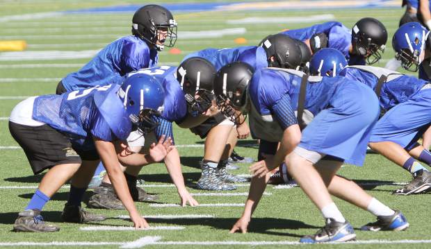 TahoeSports's tweet image. Suiting up: South Tahoe football breaks out shoulder pads during two-a-days tahoedailytribune.com/southshore/ssp… #Vikings