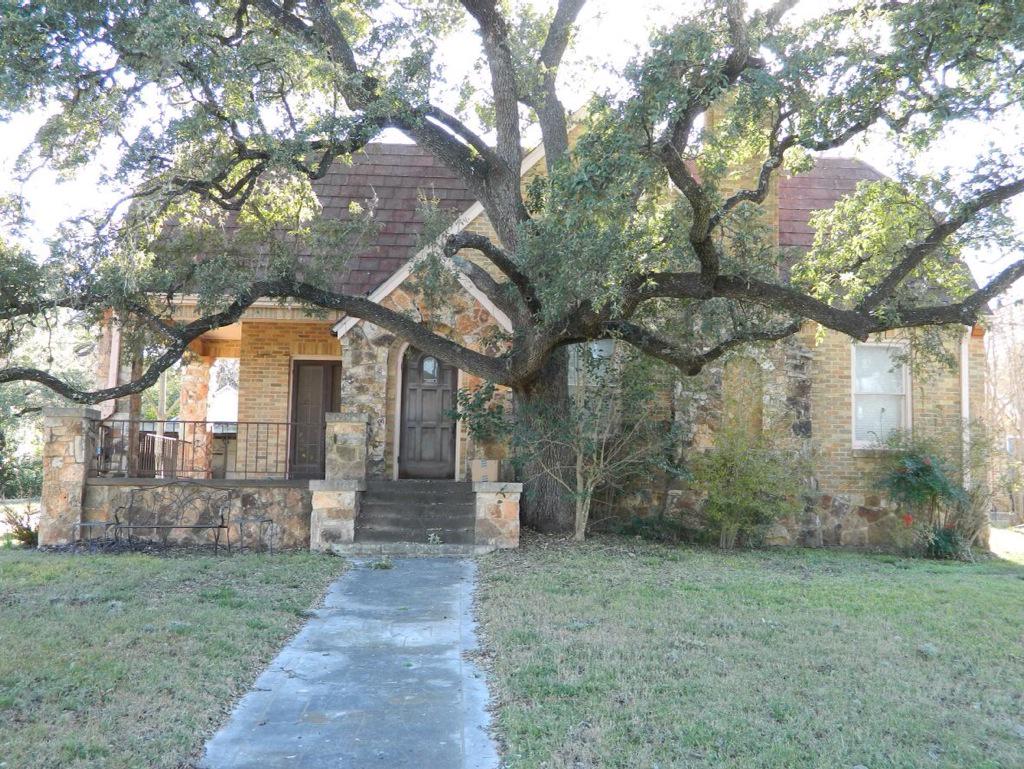 melcofield's tweet photo. @austintexasgov we're disheartened that #ATXCouncil didn't approve a historic designation for the Lightsey home boo http://t.co/EM0EiIi8cN