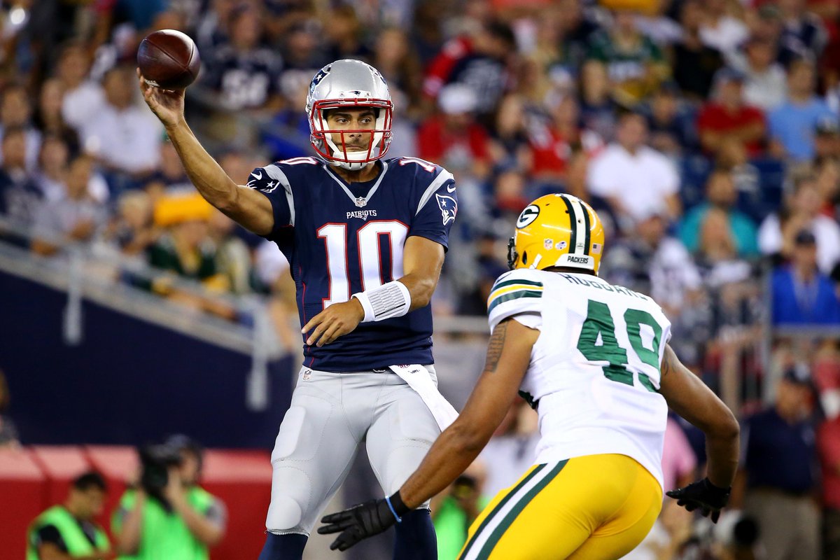 SportsCenter's tweet photo. Jimmy Garoppolo goes 20-30 with 159 YDS and INT as Patriots fall to Packers, 22-11.
Aaron Rodgers: 11-19, 117 YDS http://t.co/52HXyp4jxf