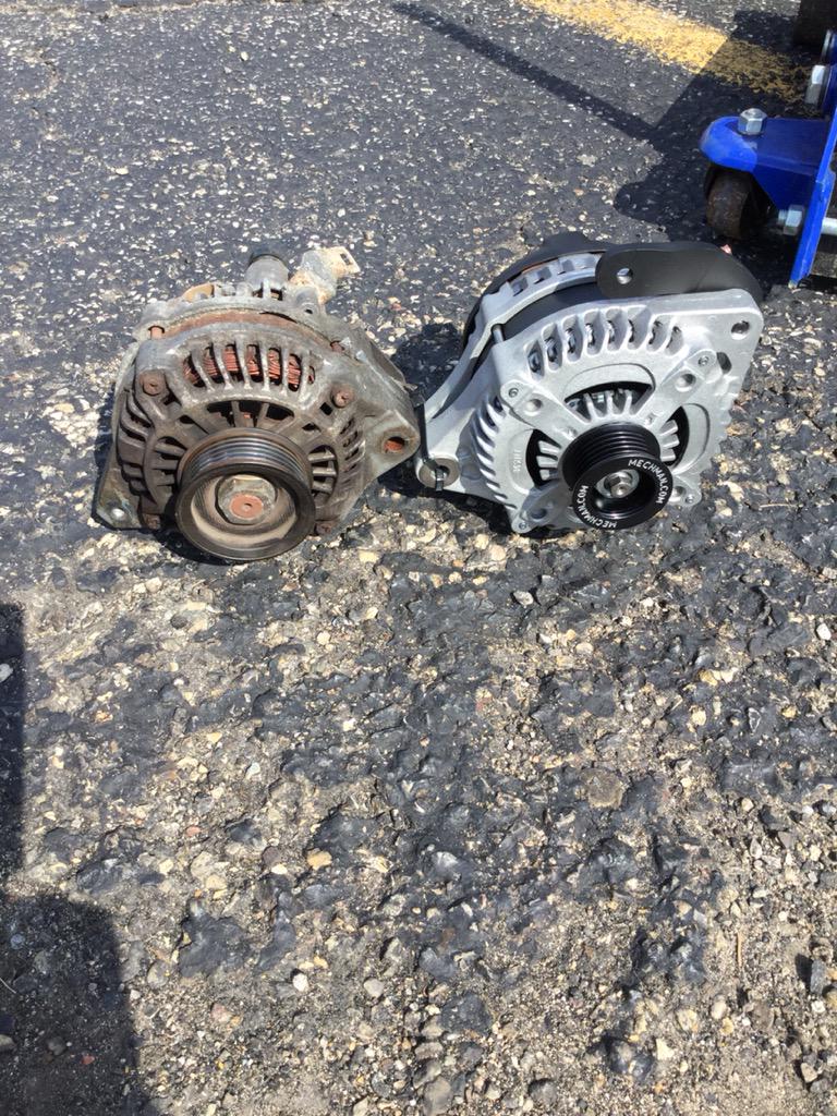 DakotaBreit's tweet photo. Out with the old and in with the new. #New high-powered alternator. #Flexing #Subwoofers #JL audio #Happy me http://t.co/B73NDNWbGM