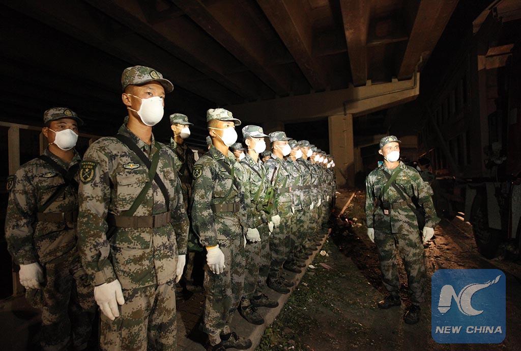 XHNews's tweet image. Album: Soldiers and policemen work at Tianjin blast site.A 19-year-old survivor rescued early morning
