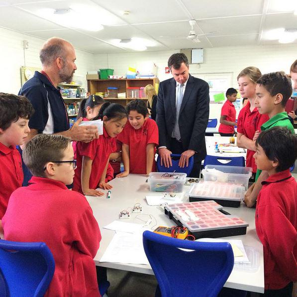 CSIRO's tweet image. Minister for Justice Michael Keenan gets a 101 on forensic science @ Tuart Primary #howappropriate #STEMinschools ^CS