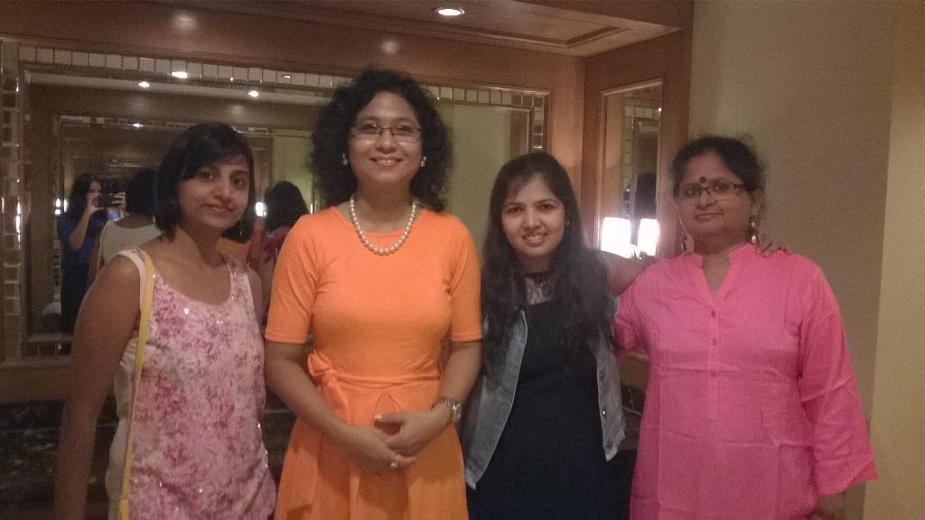 madhumitaphukan's tweet photo. Had a great evening at @ASUSIndia #divasmeet @roohibhatnagar @vidya_suri @indranitwits @talesoftraveler http://t.co/87WieWt2N2