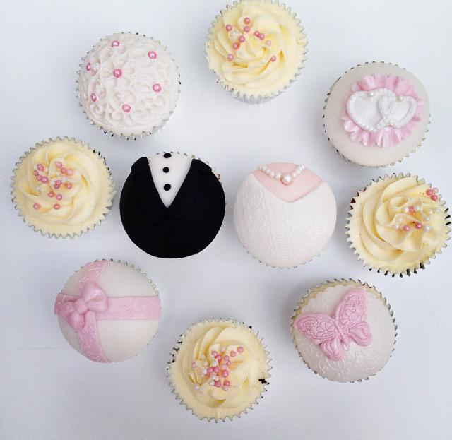 #wedding cupcakes #brides #grooms love love wedding season!! <a href="/GordonHill_EN2/">GordonHill EN2</a> @MumsnetEnfield <a href="/MumsnetBarnet/">Mumsnet Barnet</a> <a href="/brides/">BRIDES</a>