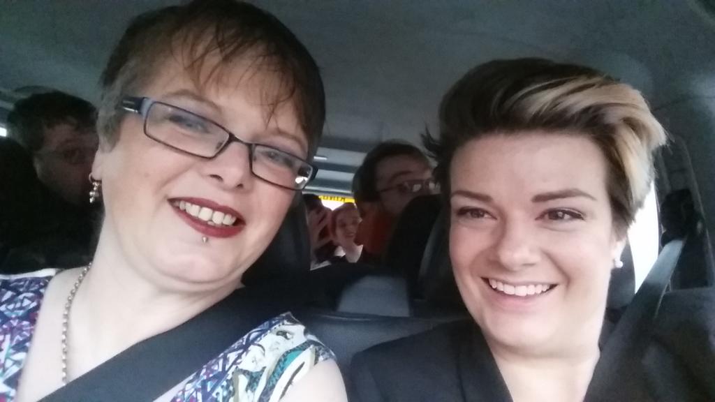 Dani_B's tweet image. In the wedding limo with @essers @dalvenjah @justkristin @lauriepink and @RonJatcliffe! #attackofthebrides