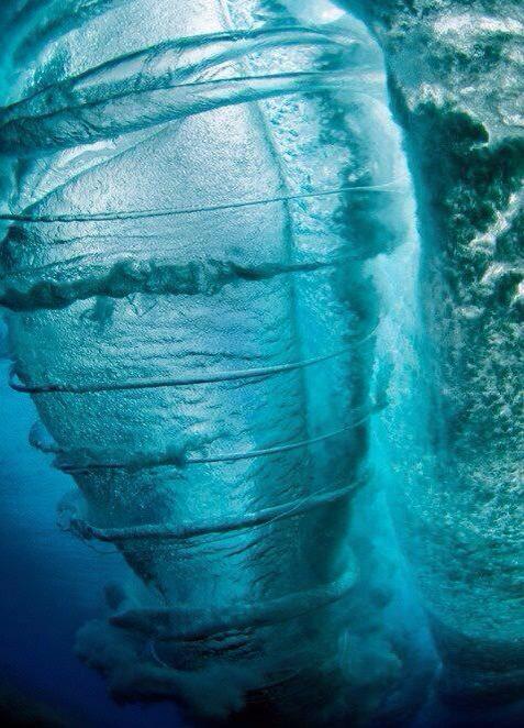 _Paisajes_'s tweet photo. Así se ve un tornado bajo el agua. http://t.co/LIJyCrtSV9