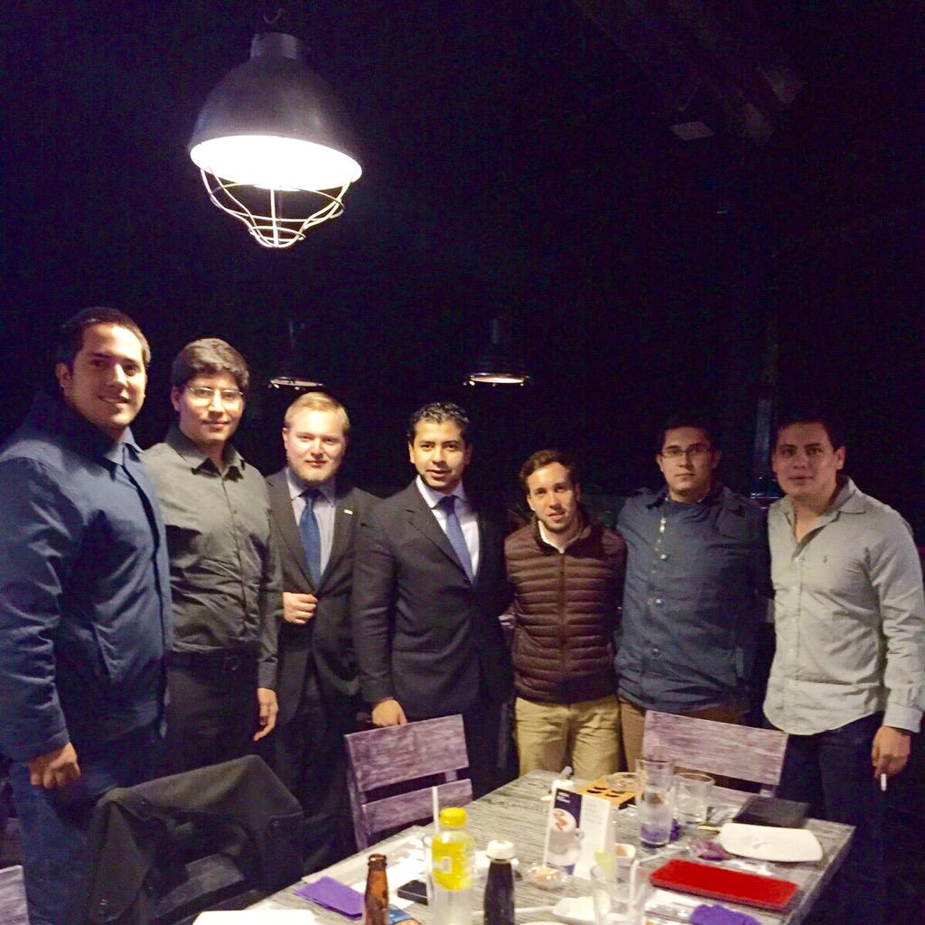 corsa_derecho's tweet photo. @iberoderecho en reunión del Consejo de Alumnos Estudiantes de Derecho. @CAEDmx @jcpardosr @Juliohernandezs http://t.co/Dvd0AstIB1